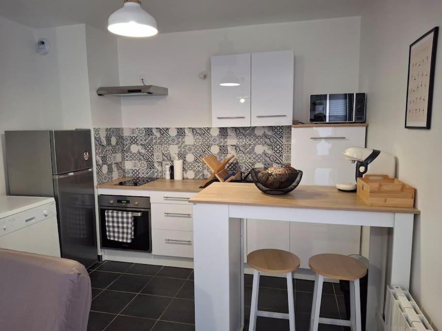 T1 Meuble Avec Piscine Commune Apartment