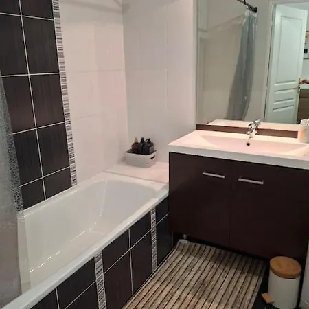 T1 Meuble Avec Piscine Commune Meyzieu Extérieur photo