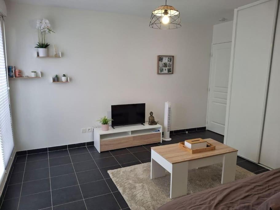 Appartement T1 Meuble Avec Piscine Commune *