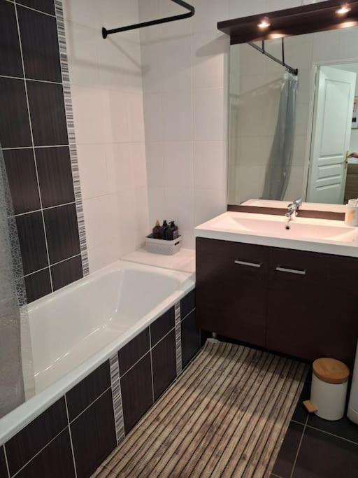 Appartement T1 Meuble Avec Piscine Commune
